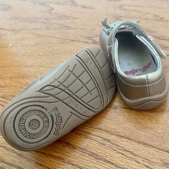 Pediped | grip and go gold mary jane shoes. - Picture 4 of 5